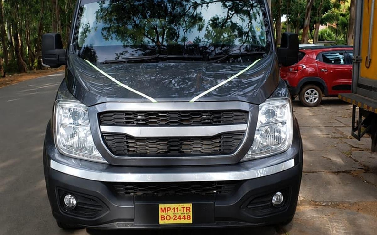 Force Urbania 9+1 seater on rent in Bangalore Airport – photo 1